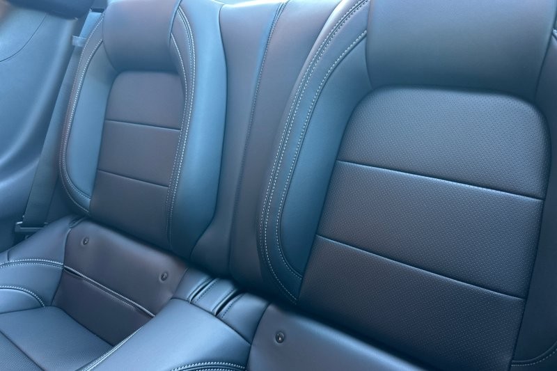 Ford Mustang Vehicle Full-screen Gallery Image 12
