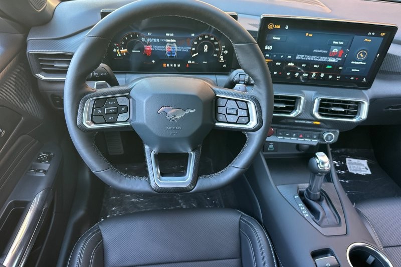 Ford Mustang Vehicle Full-screen Gallery Image 14