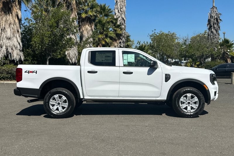 Ford Ranger Vehicle Full-screen Gallery Image 02