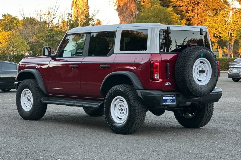 Ford Bronco Vehicle Full-screen Gallery Image 05