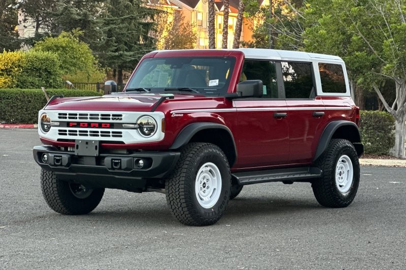 Ford Bronco Vehicle Full-screen Gallery Image 07