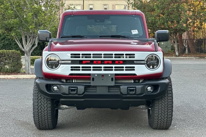 Ford Bronco Vehicle Full-screen Gallery Image 08