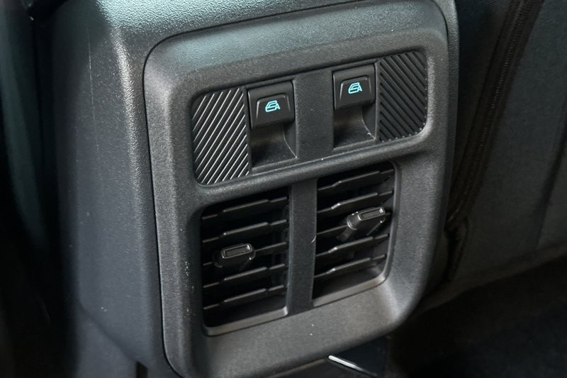Ford Bronco Vehicle Full-screen Gallery Image 13