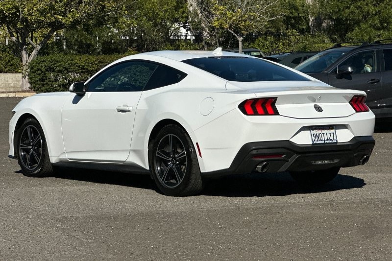 Ford Mustang Vehicle Full-screen Gallery Image 05