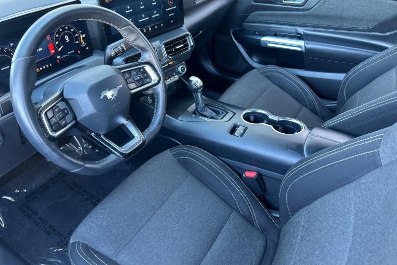 Ford Mustang Vehicle Full-screen Gallery Image 09