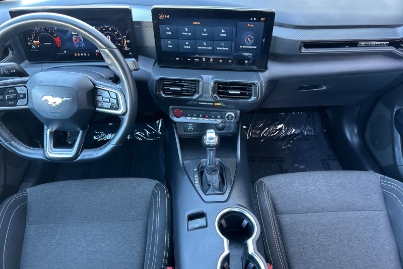 Ford Mustang Vehicle Full-screen Gallery Image 14