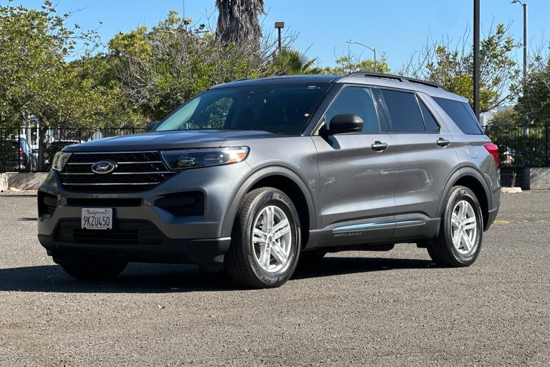 Ford Explorer Vehicle Full-screen Gallery Image 08