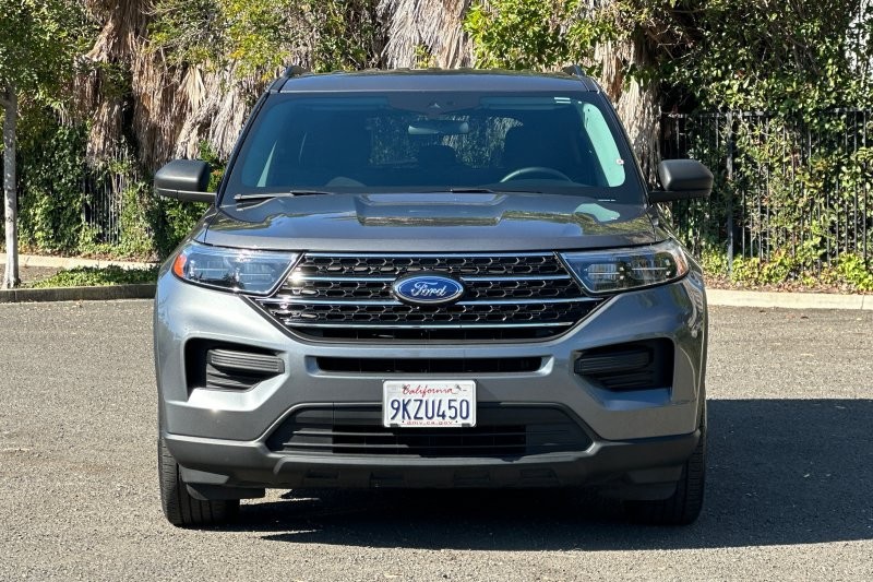 Ford Explorer Vehicle Full-screen Gallery Image 09