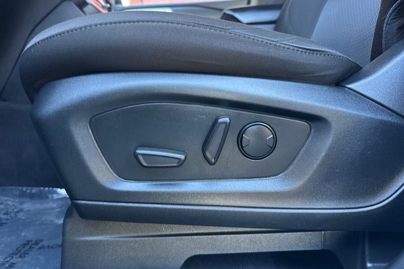 Ford Explorer Vehicle Full-screen Gallery Image 13