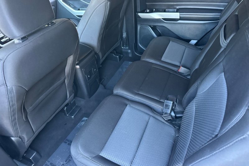 Ford Explorer Vehicle Full-screen Gallery Image 14