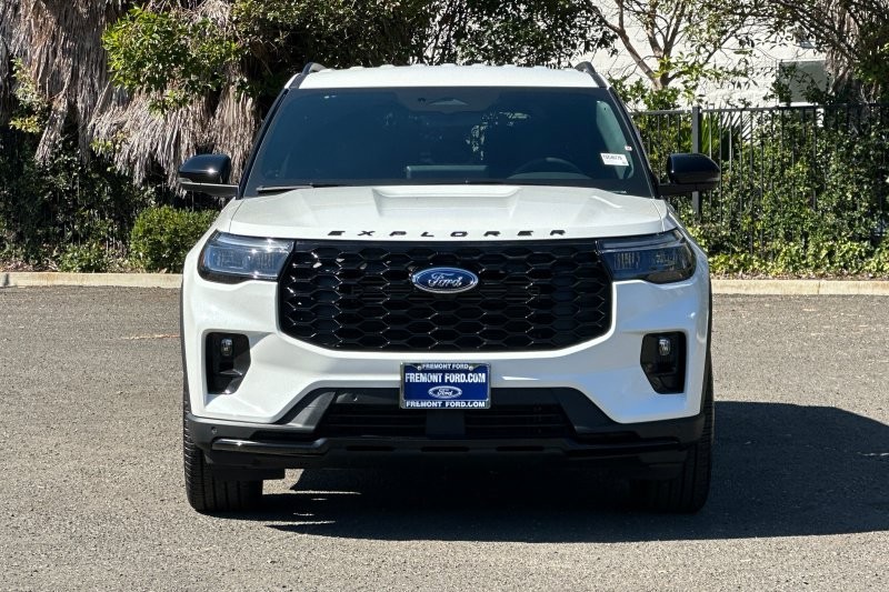 Ford Explorer Vehicle Full-screen Gallery Image 08