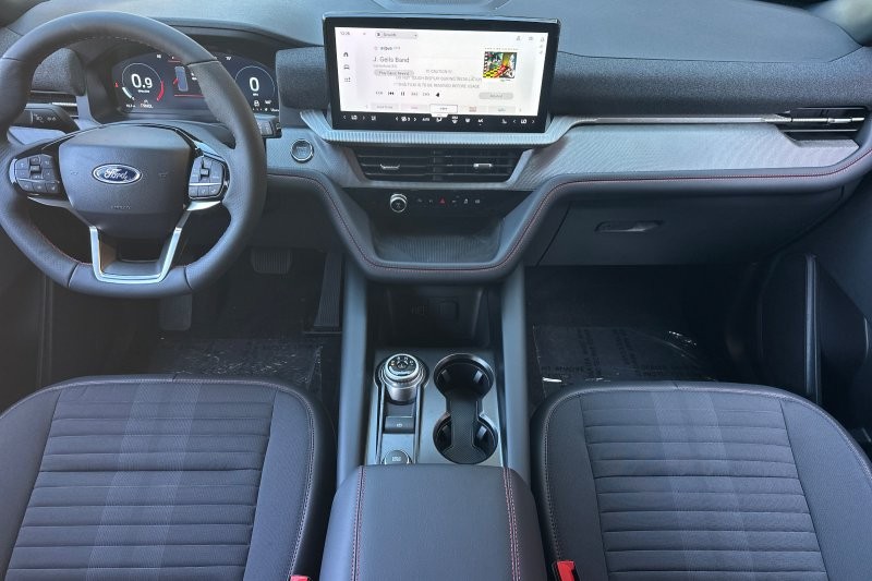 Ford Explorer Vehicle Full-screen Gallery Image 14
