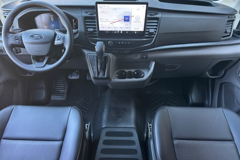 Ford Transit-250 Vehicle Full-screen Gallery Image 12