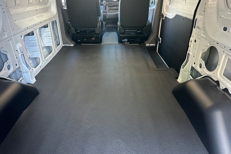 Ford Transit-250 Vehicle Full-screen Gallery Image 14