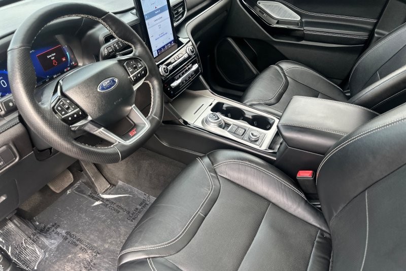 Ford Explorer Vehicle Full-screen Gallery Image 10