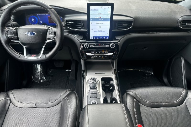 Ford Explorer Vehicle Full-screen Gallery Image 15