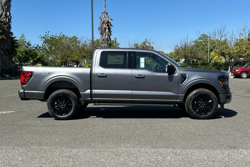Ford F-150 Vehicle Full-screen Gallery Image 02