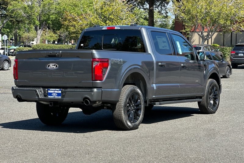 Ford F-150 Vehicle Full-screen Gallery Image 03
