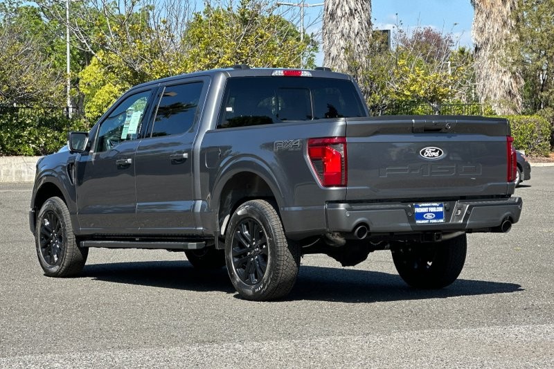 Ford F-150 Vehicle Full-screen Gallery Image 05