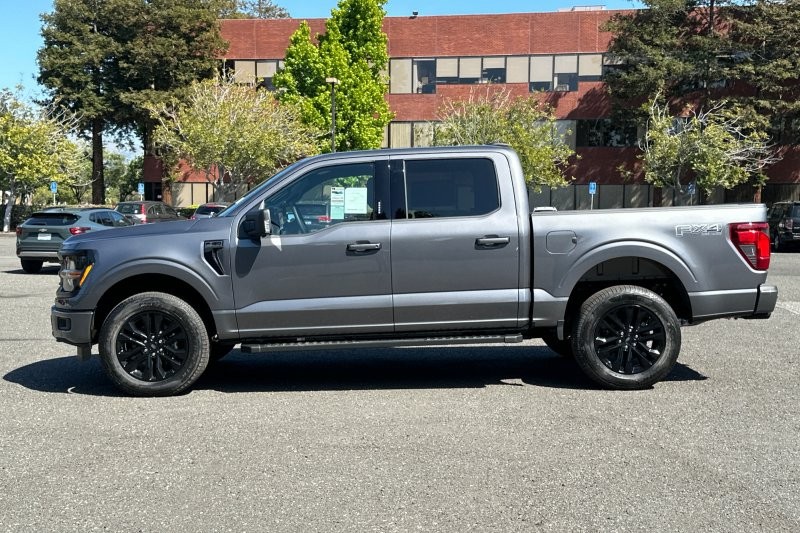 Ford F-150 Vehicle Full-screen Gallery Image 06