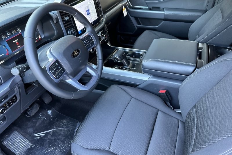 Ford F-150 Vehicle Full-screen Gallery Image 09
