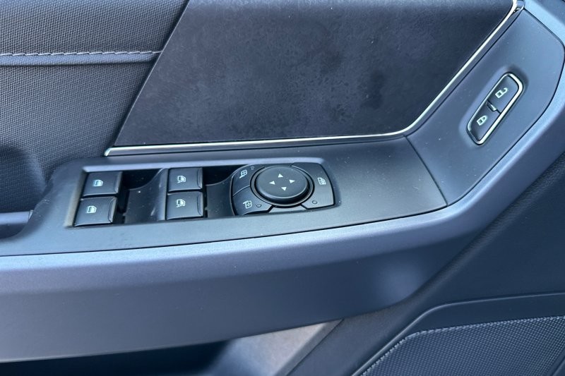 Ford F-150 Vehicle Full-screen Gallery Image 10
