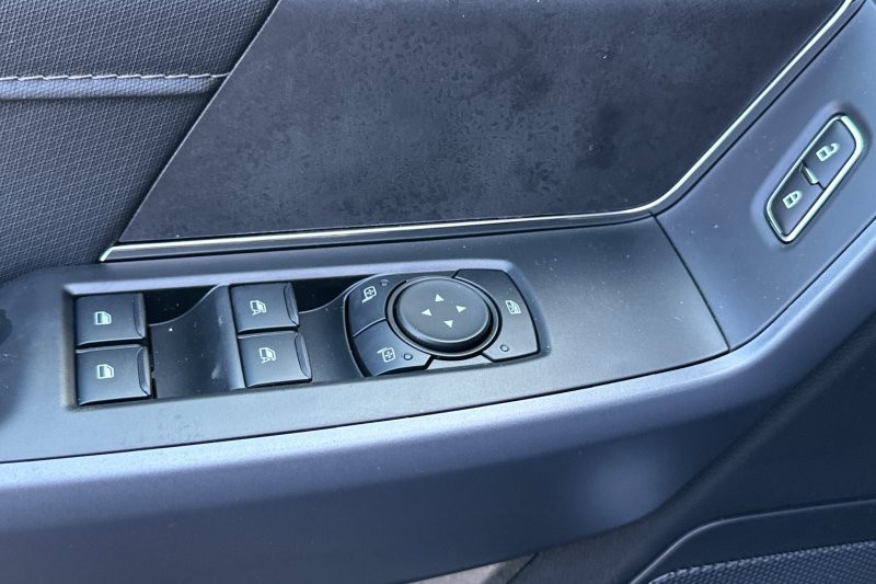 Ford F-150 Vehicle Full-screen Gallery Image 11