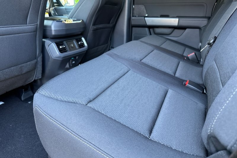Ford F-150 Vehicle Full-screen Gallery Image 12