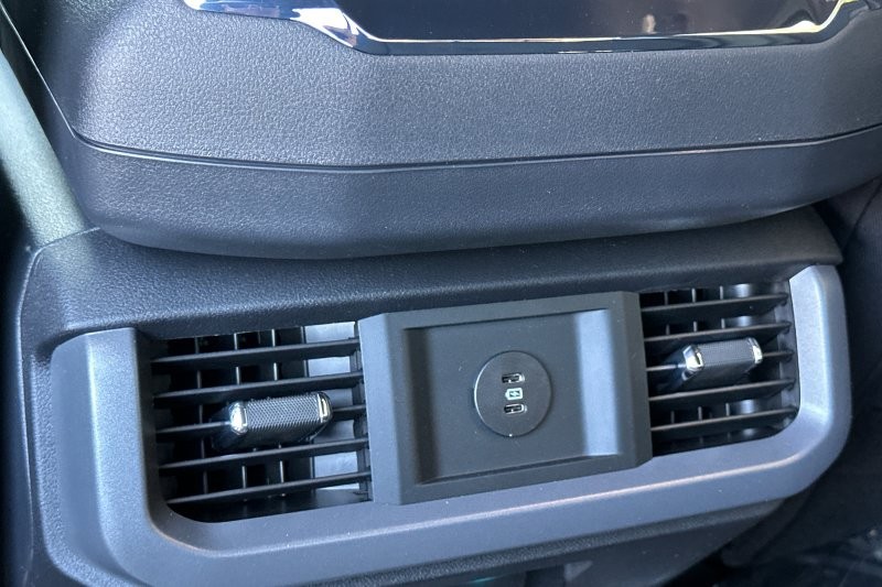 Ford F-150 Vehicle Full-screen Gallery Image 13