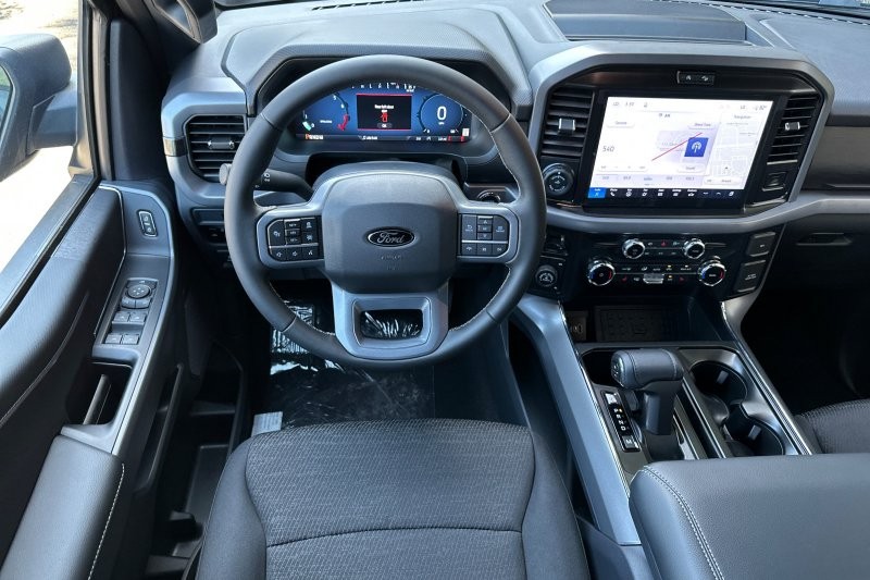 Ford F-150 Vehicle Full-screen Gallery Image 15