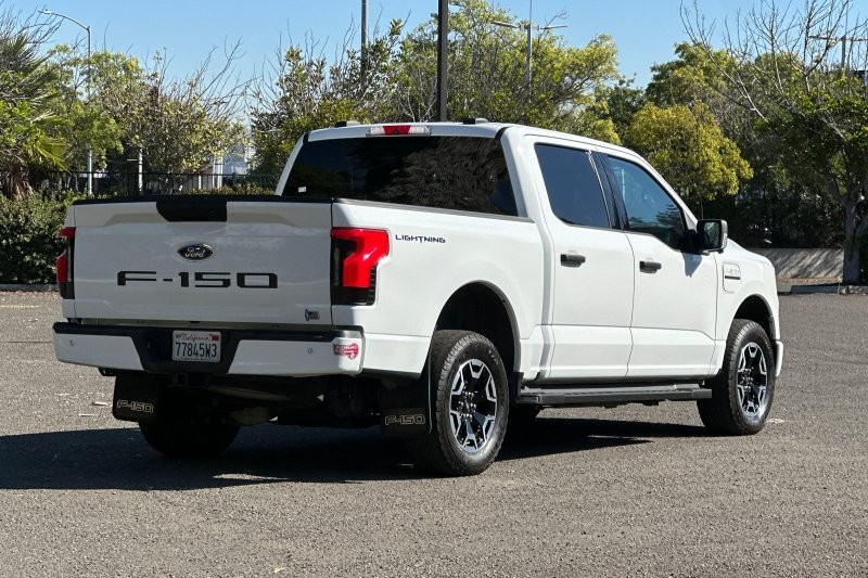 Ford F-150 Lightning Vehicle Full-screen Gallery Image 03