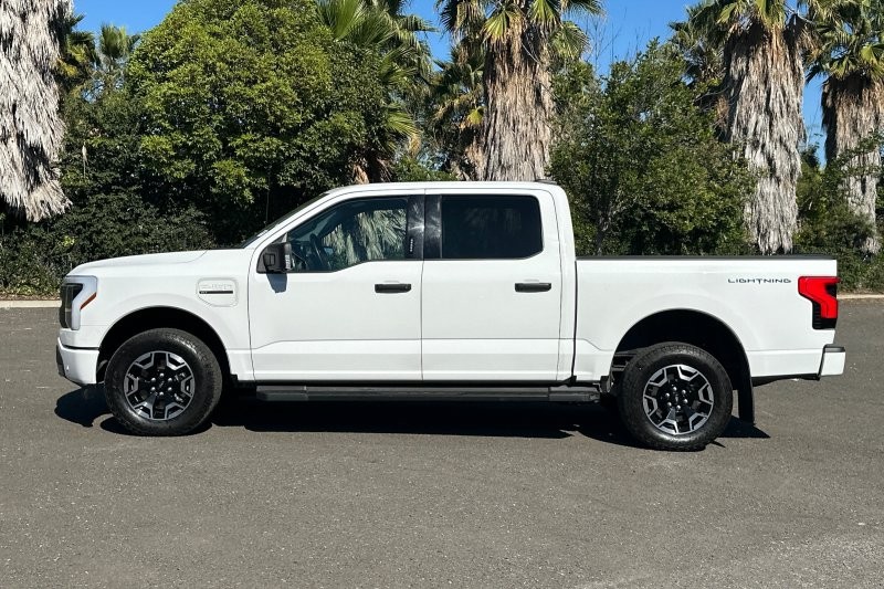 Ford F-150 Lightning Vehicle Full-screen Gallery Image 07