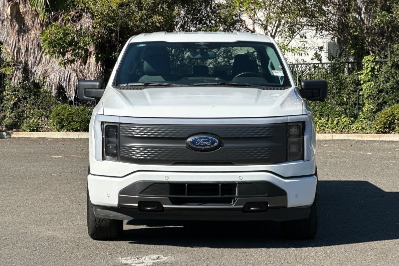 Ford F-150 Lightning Vehicle Full-screen Gallery Image 09