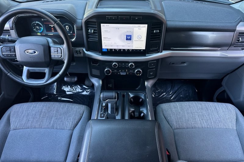 Ford F-150 Lightning Vehicle Full-screen Gallery Image 15