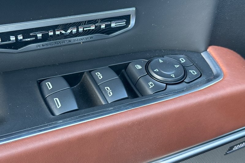 GMC Sierra 1500 Vehicle Full-screen Gallery Image 11