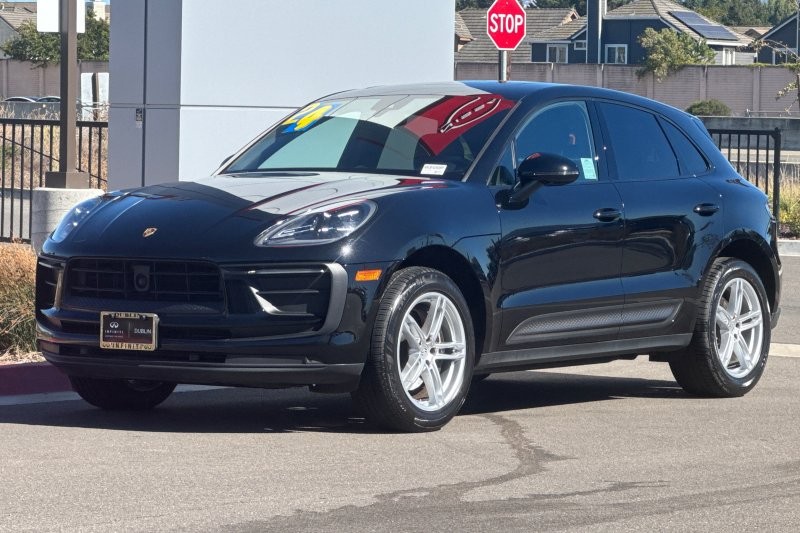 Porsche Macan Vehicle Full-screen Gallery Image 07