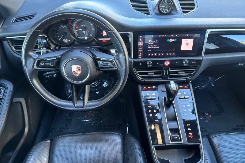 Porsche Macan Vehicle Full-screen Gallery Image 15