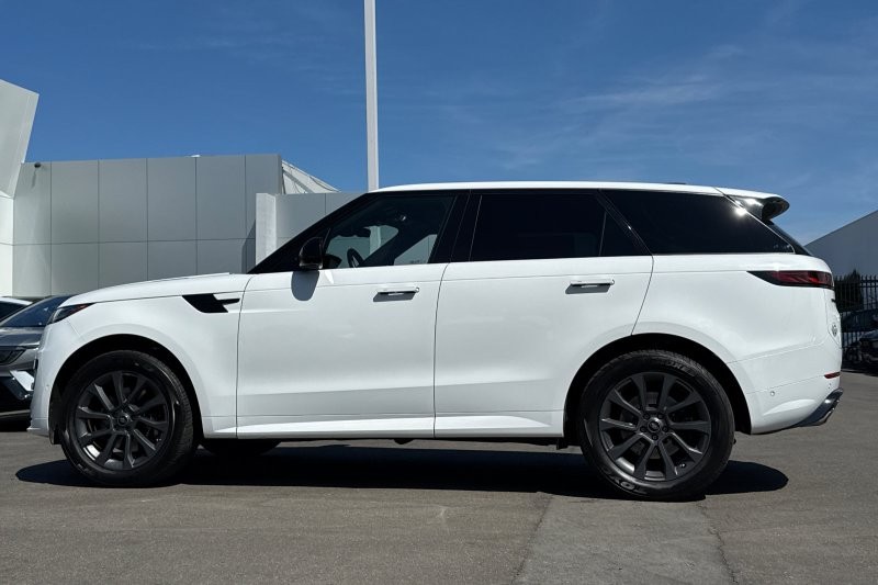 Land Rover Range Rover Sport Vehicle Full-screen Gallery Image 06