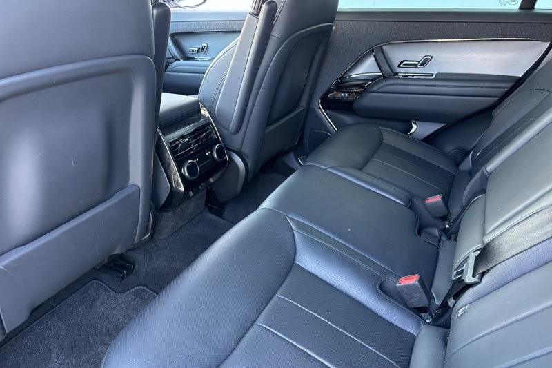 Land Rover Range Rover Sport Vehicle Full-screen Gallery Image 13