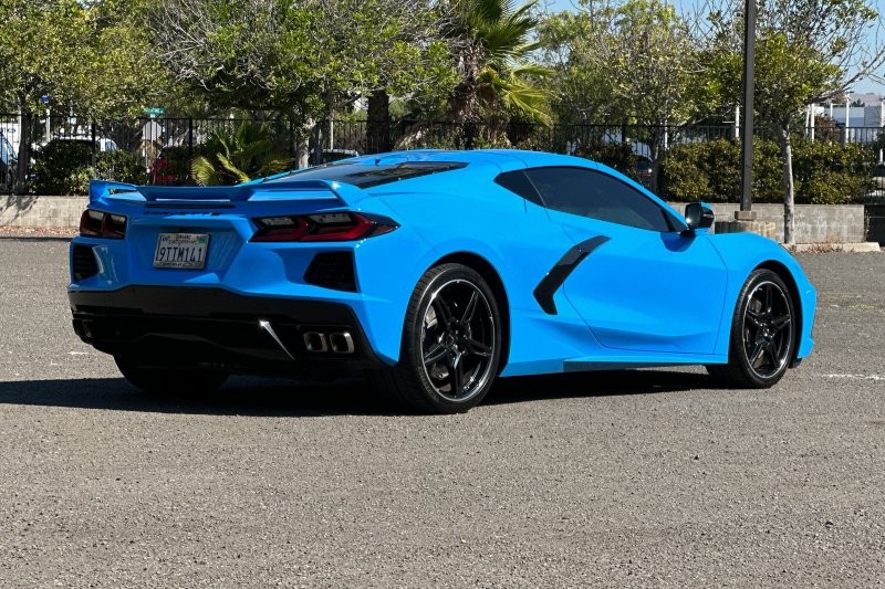 Chevrolet Corvette Vehicle Full-screen Gallery Image 03