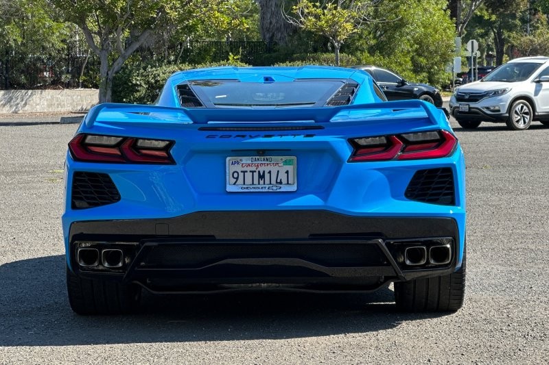 Chevrolet Corvette Vehicle Full-screen Gallery Image 04