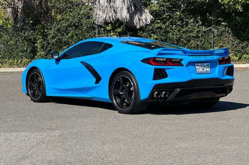 Chevrolet Corvette Vehicle Full-screen Gallery Image 05