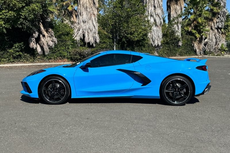 Chevrolet Corvette Vehicle Full-screen Gallery Image 07
