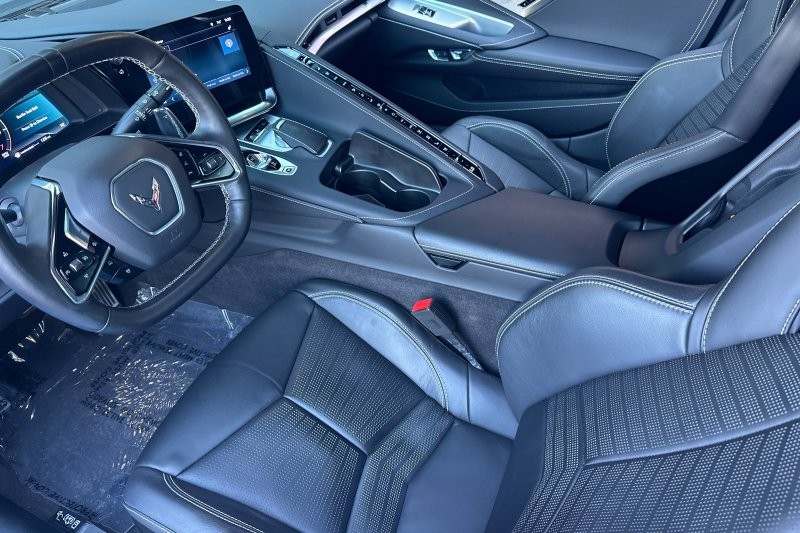 Chevrolet Corvette Vehicle Full-screen Gallery Image 10