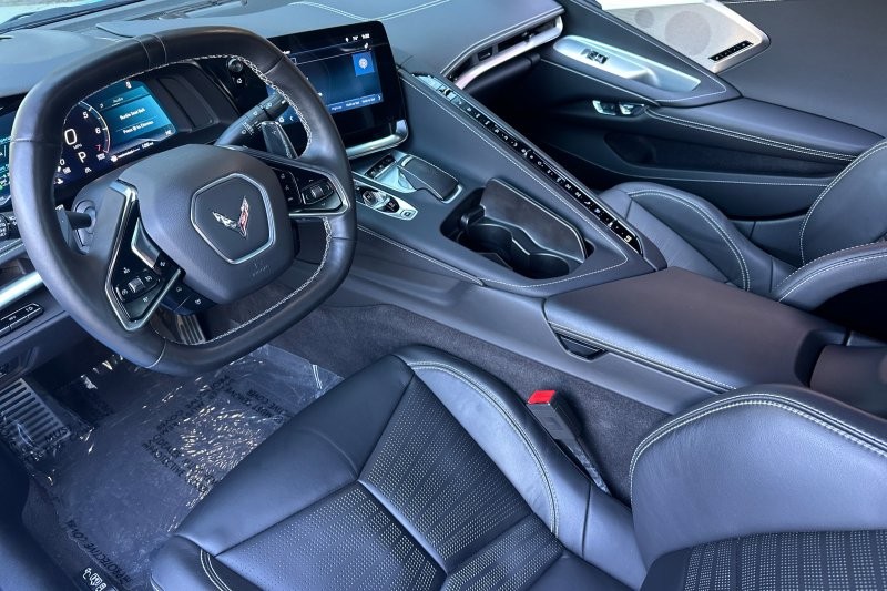 Chevrolet Corvette Vehicle Full-screen Gallery Image 14