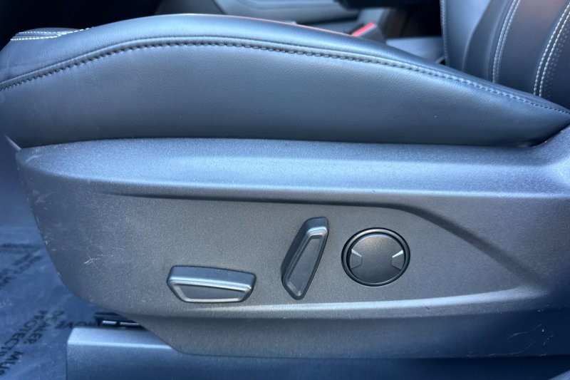 Ford Mustang Mach-E Vehicle Full-screen Gallery Image 13
