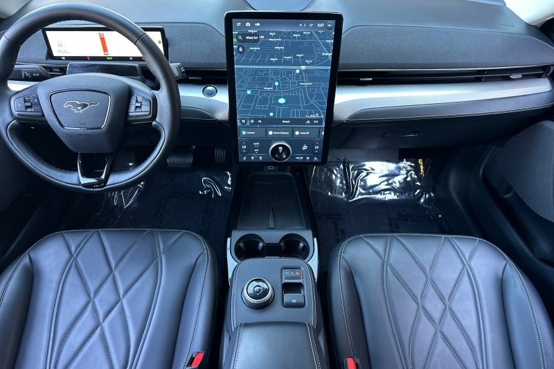 Ford Mustang Mach-E Vehicle Full-screen Gallery Image 15