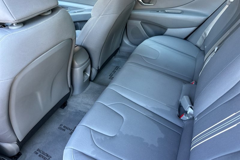 Hyundai Elantra Vehicle Full-screen Gallery Image 14