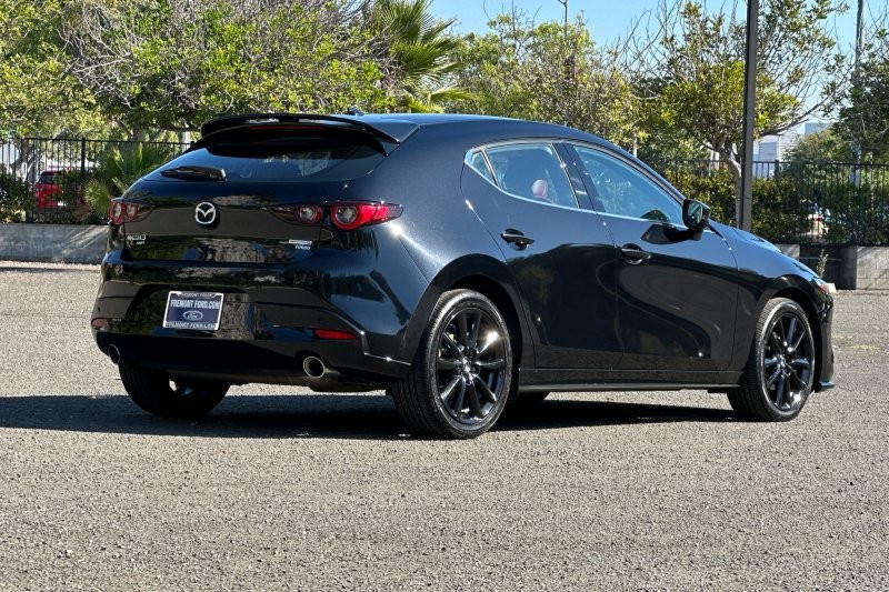 Mazda Mazda3 Vehicle Full-screen Gallery Image 03
