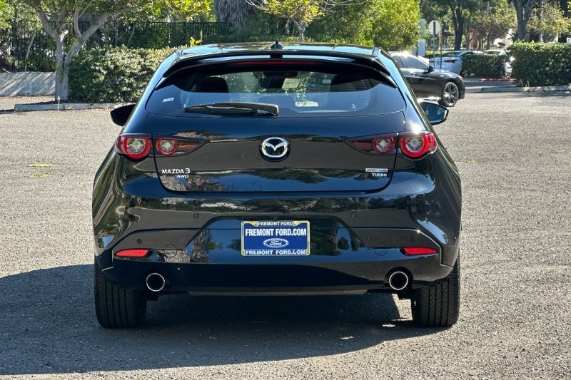Mazda Mazda3 Vehicle Full-screen Gallery Image 04